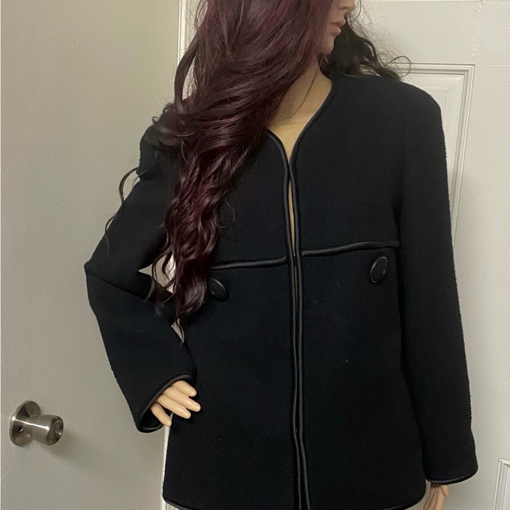 NWT CHANEL 15A PARIS SALZBURG TWEED BLACK CC LOGO BUTTON
BLAZER JACKET FR44 US12